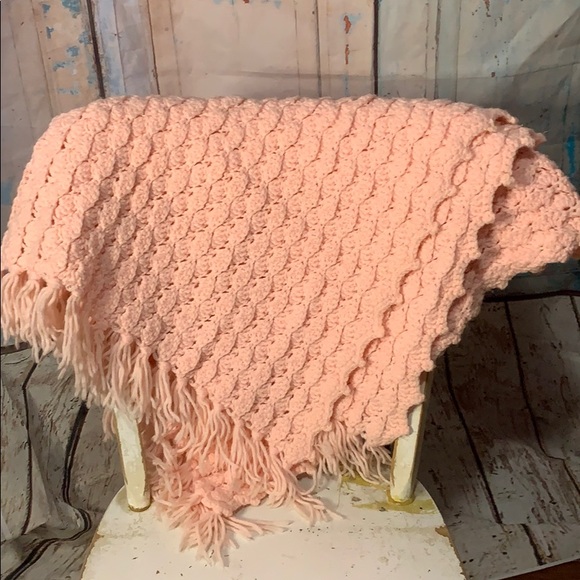 Peach Homemade scallop crocheted Afghan - Picture 1 of 4